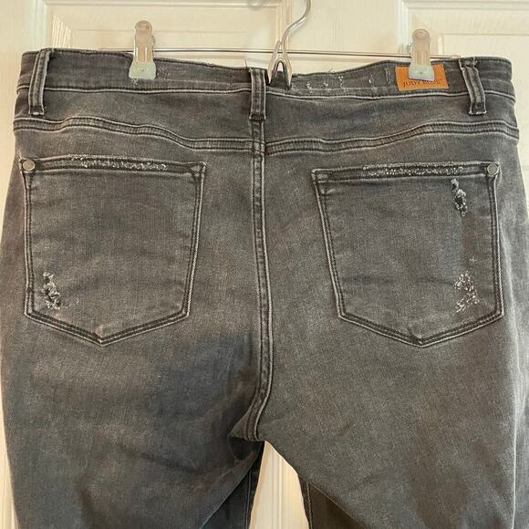Judy Blue Jeans Skinny Fit Buffalo Patch Black-washed Distressed sz15/32 - Picture 3 of 16